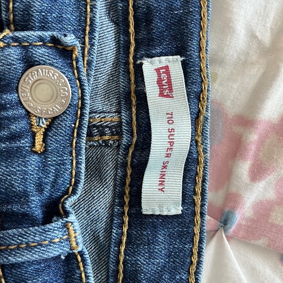 Levi’s girls skinny jeans! - Picture 2 of 4